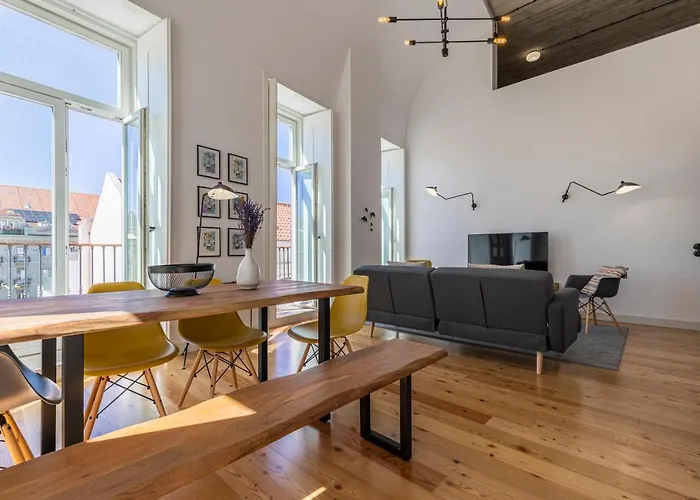 Glamorous 3Bdr Apartment In City Center By Lovelystay